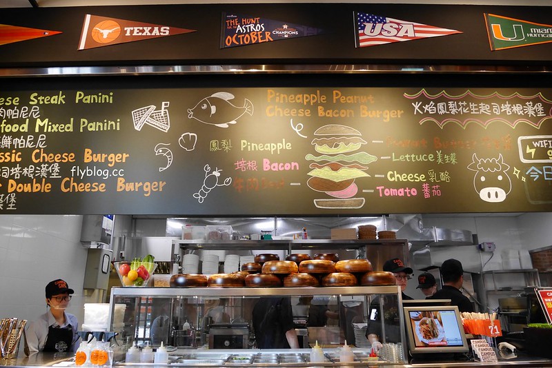 Campus Cafe┃台中西區：台北超人氣連鎖美式餐廳進駐台中，台中廣三SOGO百貨旗艦店11/15開幕，環境寬敞明亮充滿濃厚的美式氛圍 @飛天璇的口袋