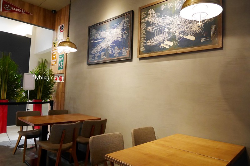 Campus Cafe┃台中西區：台北超人氣連鎖美式餐廳進駐台中，台中廣三SOGO百貨旗艦店11/15開幕，環境寬敞明亮充滿濃厚的美式氛圍 @飛天璇的口袋