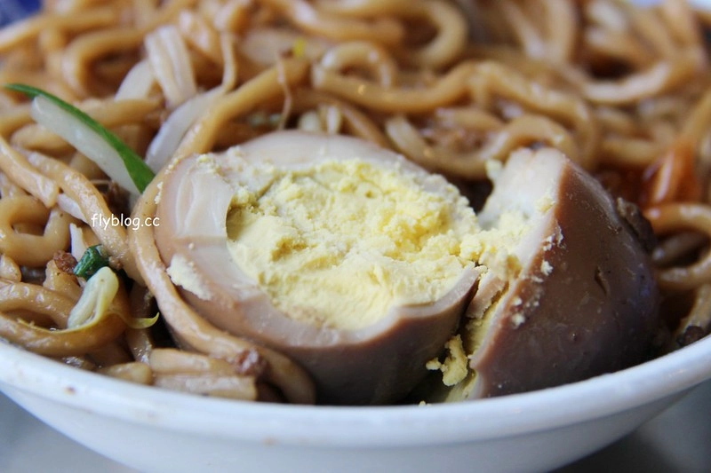 台中后里｜后里豬血財．傳承三代60年的老店，傳統小吃生意好到蓋樓房了 @飛天璇的口袋