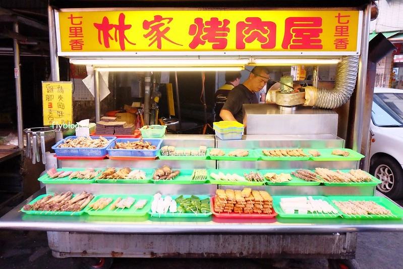 南投草屯｜林家烤肉屋．草屯大觀市場超人氣烤肉屋，推薦米血、豆皮、七里香，隱藏版炸雞排 @飛天璇的口袋
