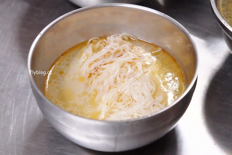 嘉義西區｜延平街麻油雞(原文化路麻油雞)．一碗古早味麻油雞，吃的是濃濃的台灣味 @飛天璇的口袋