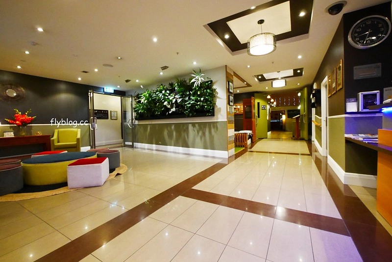 紐西蘭奧克蘭｜奧克蘭城市飯店 Auckland City Hotel．房間備有小廚房，隔壁就是韓國超市，鄰近天空塔、皇后大道和維達港 @飛天璇的口袋