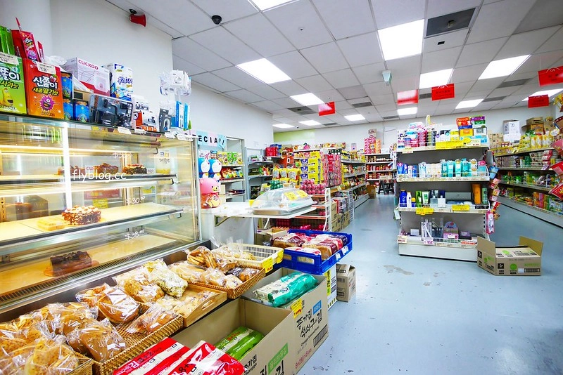 紐西蘭奧克蘭｜奧克蘭城市飯店 Auckland City Hotel．房間備有小廚房，隔壁就是韓國超市，鄰近天空塔、皇后大道和維達港 @飛天璇的口袋