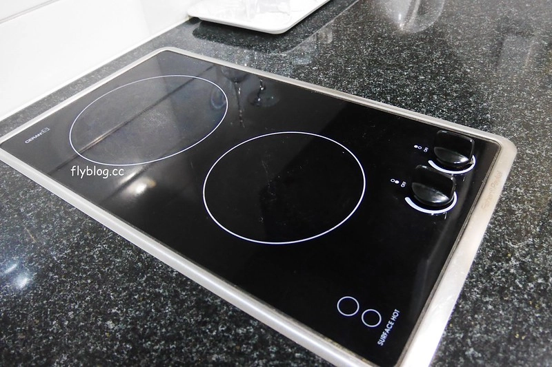 紐西蘭奧克蘭｜奧克蘭城市飯店 Auckland City Hotel．房間備有小廚房，隔壁就是韓國超市，鄰近天空塔、皇后大道和維達港 @飛天璇的口袋