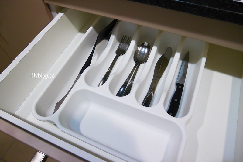 紐西蘭奧克蘭｜奧克蘭城市飯店 Auckland City Hotel．房間備有小廚房，隔壁就是韓國超市，鄰近天空塔、皇后大道和維達港 @飛天璇的口袋