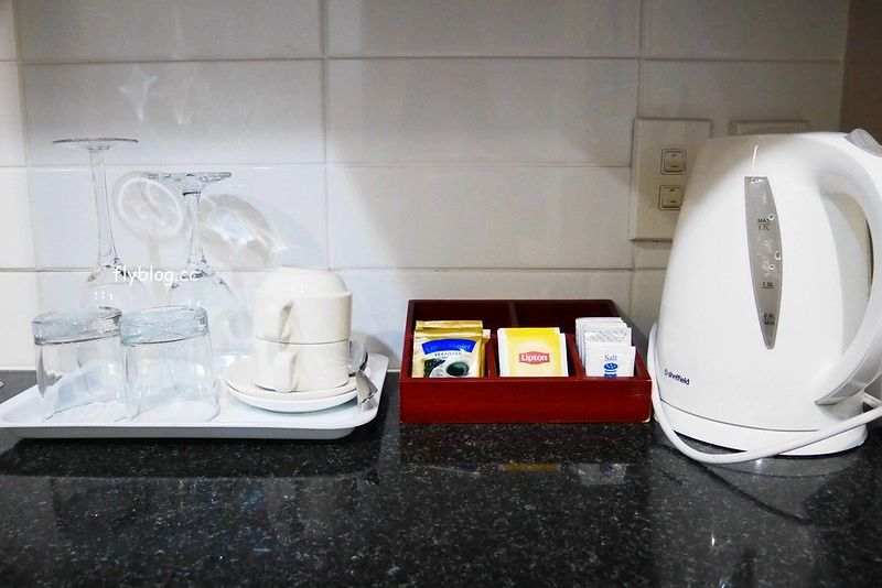 紐西蘭奧克蘭｜奧克蘭城市飯店 Auckland City Hotel．房間備有小廚房，隔壁就是韓國超市，鄰近天空塔、皇后大道和維達港 @飛天璇的口袋