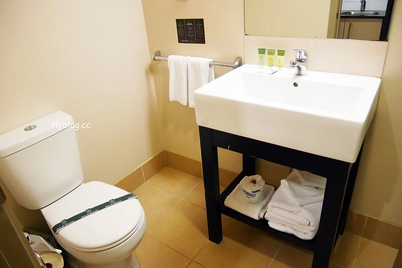 紐西蘭奧克蘭｜奧克蘭城市飯店 Auckland City Hotel．房間備有小廚房，隔壁就是韓國超市，鄰近天空塔、皇后大道和維達港 @飛天璇的口袋