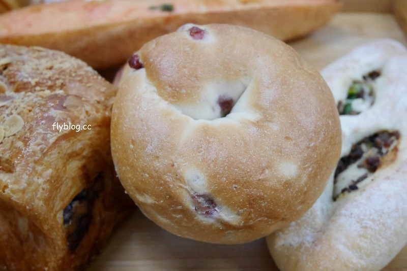 張泰謙麵包｜法國世界盃麵包大師個人賽，有歐式和台式麵包不同選擇，個人最推薦吐司和貝果 @飛天璇的口袋