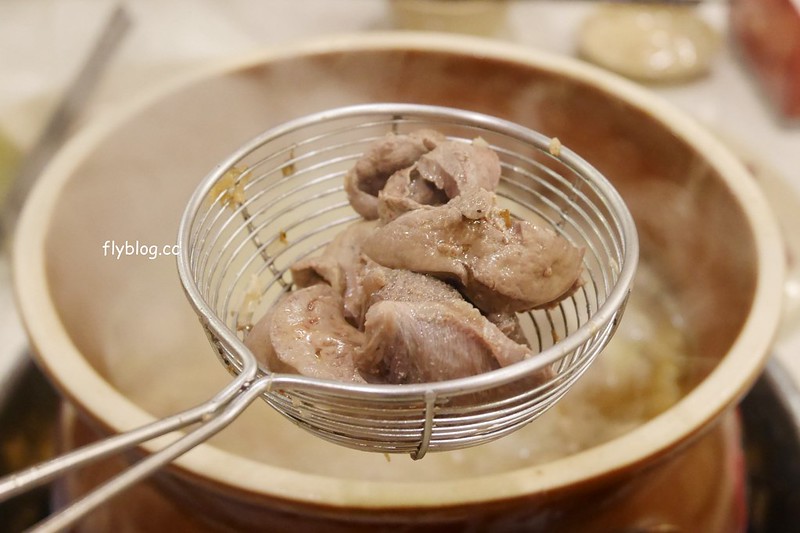 台中北區｜霸味薑母鴨台中旗艦店．三民路生意超好的薑母鴨店，用餐時間都是排隊人潮 @飛天璇的口袋