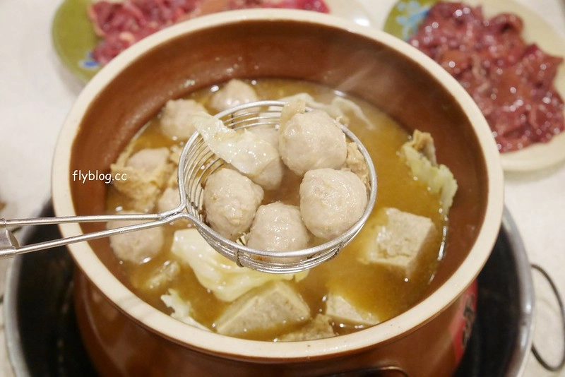 台中北區｜霸味薑母鴨台中旗艦店．三民路生意超好的薑母鴨店，用餐時間都是排隊人潮 @飛天璇的口袋