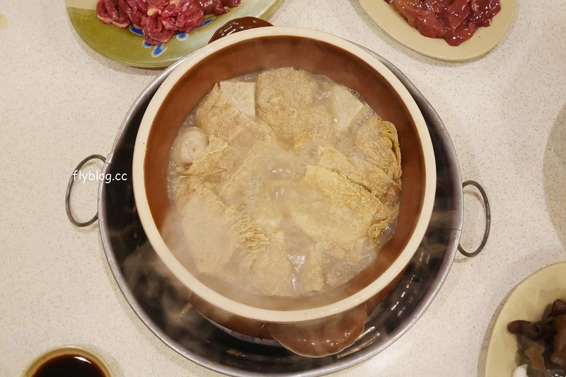 台中北區｜霸味薑母鴨台中旗艦店．三民路生意超好的薑母鴨店，用餐時間都是排隊人潮 @飛天璇的口袋