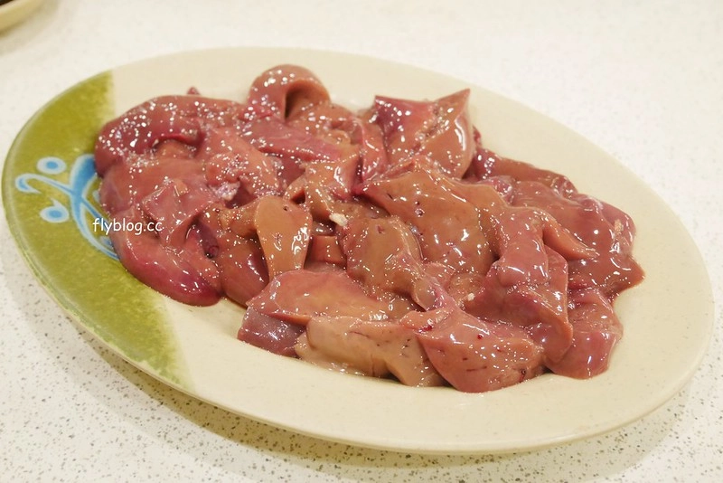 台中北區｜霸味薑母鴨台中旗艦店．三民路生意超好的薑母鴨店，用餐時間都是排隊人潮 @飛天璇的口袋