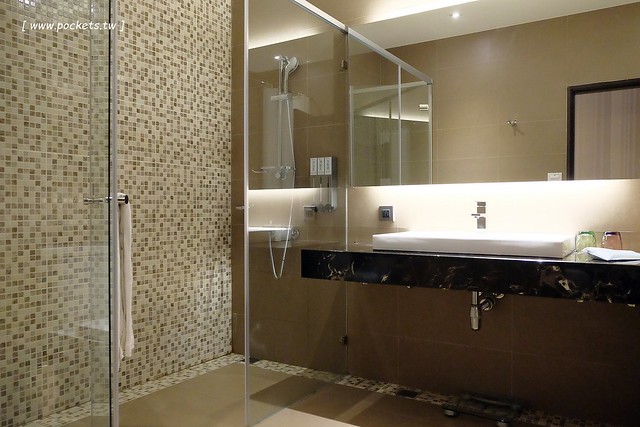 頭等艙飯店．Airline Inn┃台中住宿推薦：台中綠園道以機艙為主題的時尚飯店，鄰近廣三SOGO百貨與勤美綠園道，環境乾淨舒服CP值高，逛街購物都方便 @飛天璇的口袋