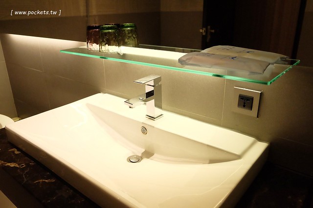 頭等艙飯店．Airline Inn┃台中住宿推薦：台中綠園道以機艙為主題的時尚飯店，鄰近廣三SOGO百貨與勤美綠園道，環境乾淨舒服CP值高，逛街購物都方便 @飛天璇的口袋