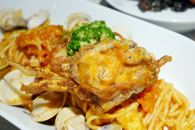 台中北屯｜眺高STAY WITH MOUNTAIN，北屯大坑景觀餐廳，眺望270&deg;的台中屯區夜景 @飛天璇的口袋