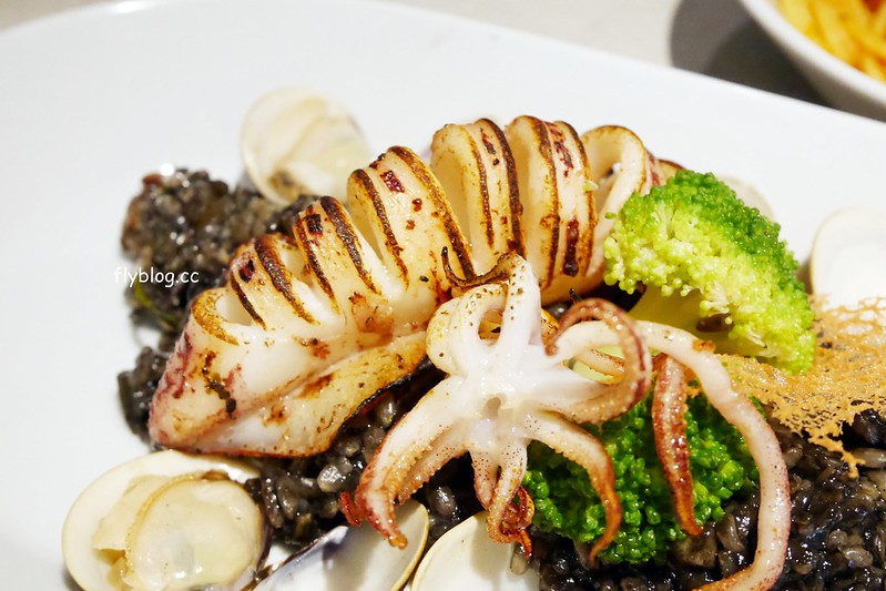 台中北屯｜眺高STAY WITH MOUNTAIN，北屯大坑景觀餐廳，眺望270&deg;的台中屯區夜景 @飛天璇的口袋