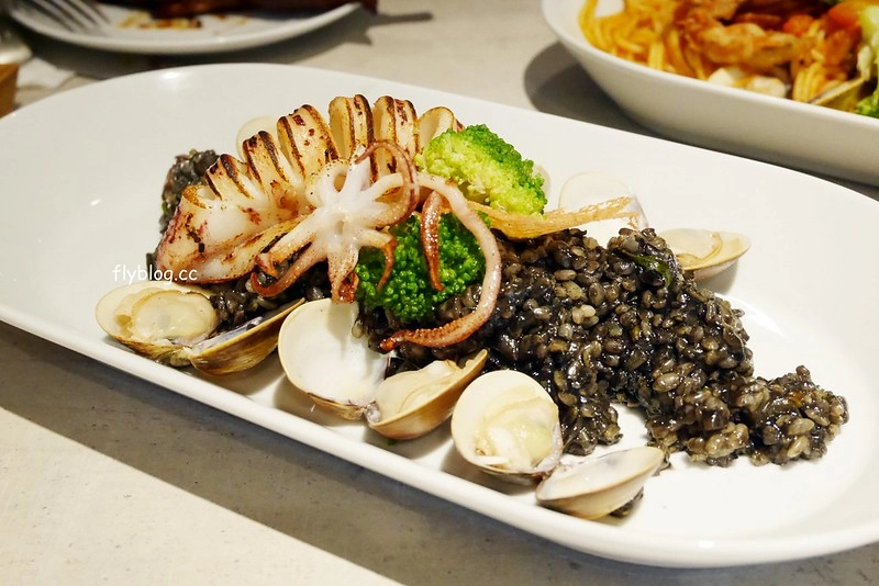 台中北屯｜眺高STAY WITH MOUNTAIN，北屯大坑景觀餐廳，眺望270&deg;的台中屯區夜景 @飛天璇的口袋