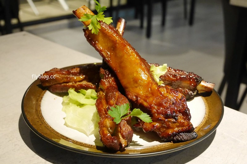 台中北屯｜眺高STAY WITH MOUNTAIN，北屯大坑景觀餐廳，眺望270&deg;的台中屯區夜景 @飛天璇的口袋