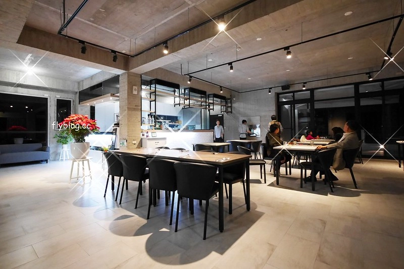 台中北屯｜眺高STAY WITH MOUNTAIN，北屯大坑景觀餐廳，眺望270&deg;的台中屯區夜景 @飛天璇的口袋