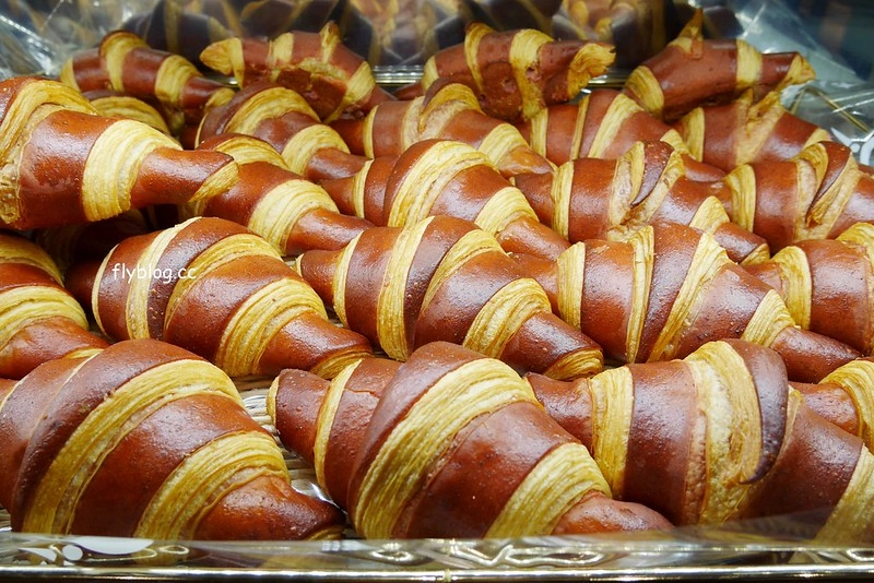 台中吳寶春麵包｜世界冠軍麵包台中也吃的到，推薦台中限定和鹽味可頌，還有冰淇淋也很好吃 @飛天璇的口袋