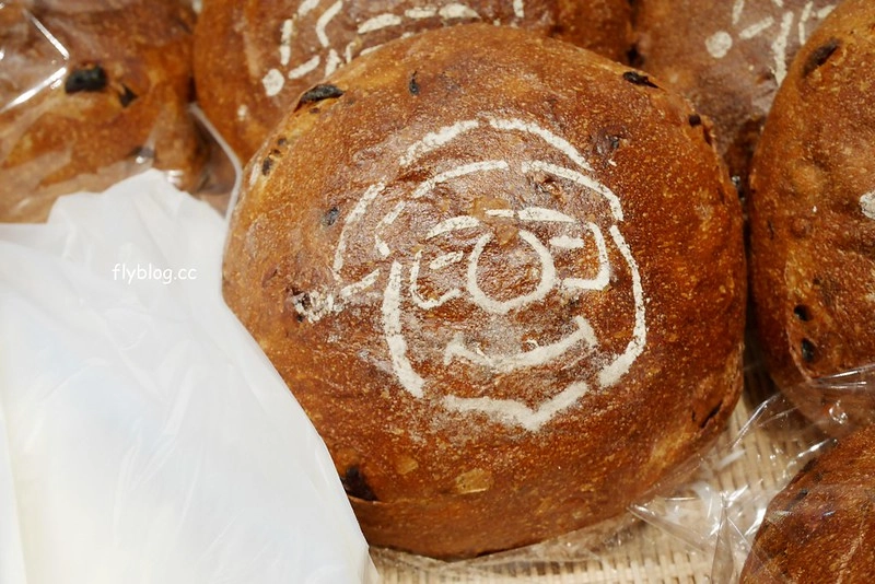 台中吳寶春麵包｜世界冠軍麵包台中也吃的到，推薦台中限定和鹽味可頌，還有冰淇淋也很好吃 @飛天璇的口袋