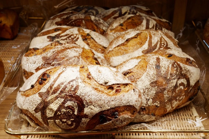台中吳寶春麵包｜世界冠軍麵包台中也吃的到，推薦台中限定和鹽味可頌，還有冰淇淋也很好吃 @飛天璇的口袋