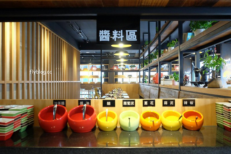 初念火鍋┃台中南屯：宛如咖啡館的漂亮火鍋店，使用天然健康的食材，湯頭有7種不同選擇，推薦手工麵紮實有Q勁 @飛天璇的口袋