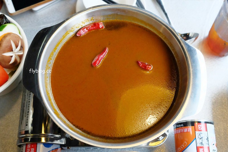 初念火鍋┃台中南屯：宛如咖啡館的漂亮火鍋店，使用天然健康的食材，湯頭有7種不同選擇，推薦手工麵紮實有Q勁 @飛天璇的口袋