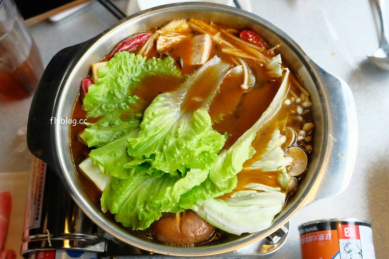 初念火鍋┃台中南屯：宛如咖啡館的漂亮火鍋店，使用天然健康的食材，湯頭有7種不同選擇，推薦手工麵紮實有Q勁 @飛天璇的口袋