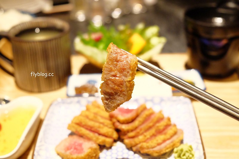 乍牛．王品炸牛排專賣┃台中西屯：牛排也可以用炸的，自已DIY調整熟度，還有台中店每次限定A5和牛，新光三越百貨10樓美食 @飛天璇的口袋