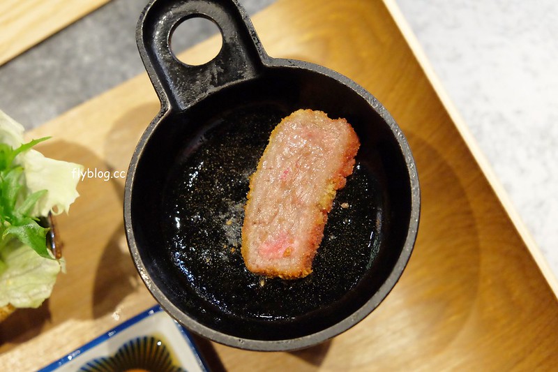 乍牛．王品炸牛排專賣┃台中西屯：牛排也可以用炸的，自已DIY調整熟度，還有台中店每次限定A5和牛，新光三越百貨10樓美食 @飛天璇的口袋