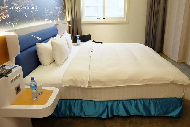 頭等艙飯店．Airline Inn┃台中住宿推薦：台中綠園道以機艙為主題的時尚飯店，鄰近廣三SOGO百貨與勤美綠園道，環境乾淨舒服CP值高，逛街購物都方便 @飛天璇的口袋