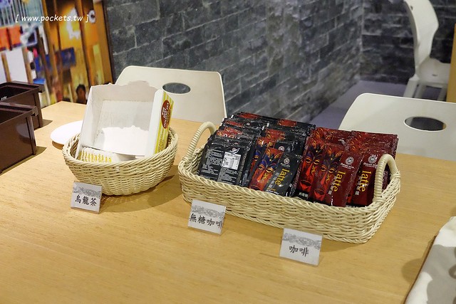 頭等艙飯店．Airline Inn┃台中住宿推薦：台中綠園道以機艙為主題的時尚飯店，鄰近廣三SOGO百貨與勤美綠園道，環境乾淨舒服CP值高，逛街購物都方便 @飛天璇的口袋