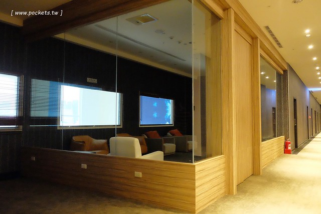 頭等艙飯店．Airline Inn┃台中住宿推薦：台中綠園道以機艙為主題的時尚飯店，鄰近廣三SOGO百貨與勤美綠園道，環境乾淨舒服CP值高，逛街購物都方便 @飛天璇的口袋