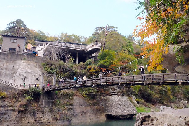 塔崖(塔のへつり)┃福島景點推薦：會津鐵道隱藏版密境，百萬年造就絕美風景，體驗大自然的鬼斧神工，秋天最適合賞楓旅遊 @飛天璇的口袋