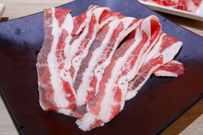 台中西屯｜滿堂紅頂級麻辣鴛鴦鍋｜599元以上麻辣火鍋吃到飽，牛小排、哈根達斯和可口可樂無限取用 @飛天璇的口袋