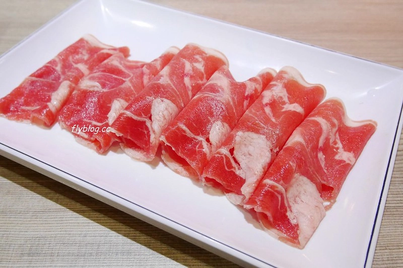 台中西屯｜滿堂紅頂級麻辣鴛鴦鍋｜599元以上麻辣火鍋吃到飽，牛小排、哈根達斯和可口可樂無限取用 @飛天璇的口袋