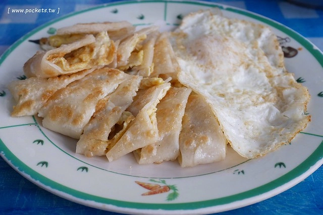 台中北區｜澎湖早點．現桿現煎的蛋餅香酥脆口，蛋餅搭配餛飩湯特殊吃法 @飛天璇的口袋