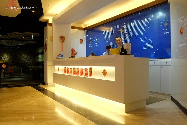 頭等艙飯店．Airline Inn┃台中住宿推薦：台中綠園道以機艙為主題的時尚飯店，鄰近廣三SOGO百貨與勤美綠園道，環境乾淨舒服CP值高，逛街購物都方便 @飛天璇的口袋