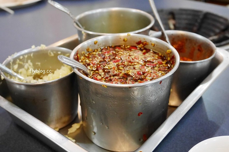 台中西區｜阿里郎迷你火鍋．超過30顆蛤蠣的蒜頭雞超推，還有饕客必點的燒酒雞 @飛天璇的口袋