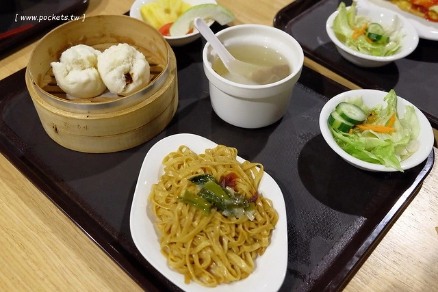 頭等艙飯店．Airline Inn┃台中住宿推薦：台中綠園道以機艙為主題的時尚飯店，鄰近廣三SOGO百貨與勤美綠園道，環境乾淨舒服CP值高，逛街購物都方便 @飛天璇的口袋