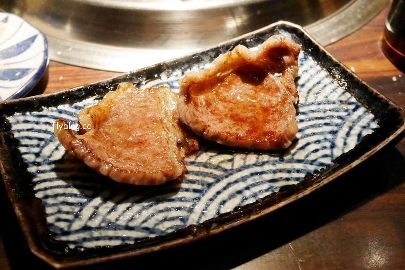 脂板前炭火燒肉｜台中米其林餐盤推薦台中燒肉，濃濃日式氛圍的燒肉店 @飛天璇的口袋