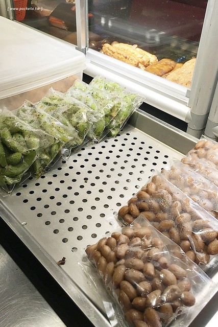 雄麻吉滷味┃台中小吃美食：位於北屯民俗公園前方，晚上才出沒的滷味發財車，滷味好吃又夠味，北屯人宵夜的好夥伴 @飛天璇的口袋