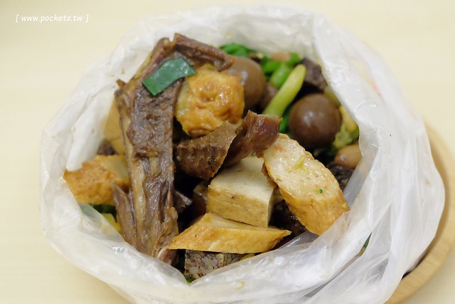 雄麻吉滷味┃台中小吃美食：位於北屯民俗公園前方，晚上才出沒的滷味發財車，滷味好吃又夠味，北屯人宵夜的好夥伴 @飛天璇的口袋