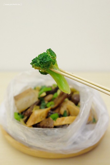 雄麻吉滷味┃台中小吃美食：位於北屯民俗公園前方，晚上才出沒的滷味發財車，滷味好吃又夠味，北屯人宵夜的好夥伴 @飛天璇的口袋