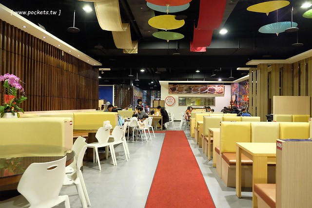 頭等艙飯店．Airline Inn┃台中住宿推薦：台中綠園道以機艙為主題的時尚飯店，鄰近廣三SOGO百貨與勤美綠園道，環境乾淨舒服CP值高，逛街購物都方便 @飛天璇的口袋