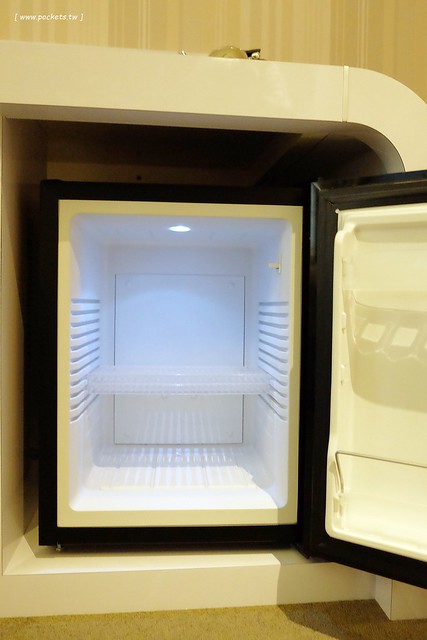 頭等艙飯店．Airline Inn┃台中住宿推薦：台中綠園道以機艙為主題的時尚飯店，鄰近廣三SOGO百貨與勤美綠園道，環境乾淨舒服CP值高，逛街購物都方便 @飛天璇的口袋