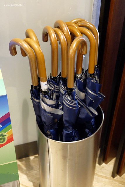 頭等艙飯店．Airline Inn┃台中住宿推薦：台中綠園道以機艙為主題的時尚飯店，鄰近廣三SOGO百貨與勤美綠園道，環境乾淨舒服CP值高，逛街購物都方便 @飛天璇的口袋