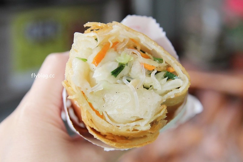 台中后里｜KISS ME春米點心美食．18公分的超長潤餅棺材板，炸看外觀以為是檳榔攤 @飛天璇的口袋