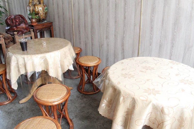 台中后里｜KISS ME春米點心美食．18公分的超長潤餅棺材板，炸看外觀以為是檳榔攤 @飛天璇的口袋